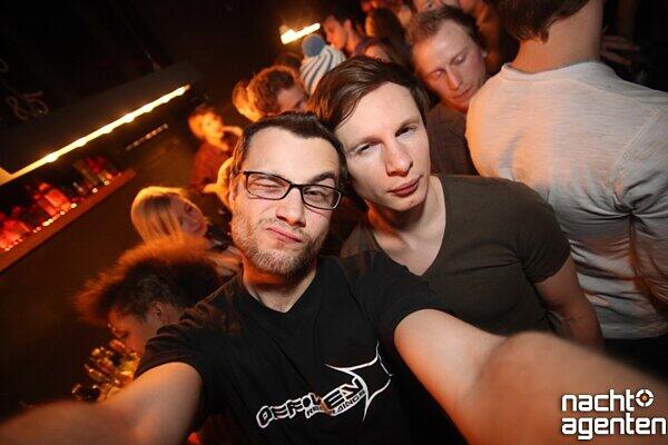 Nette Musik für nette Leute: Das Crux zieht mit "Nice!" auch Fans von Hello Titty an. Mehr Bilder unter: www.nachtagenten.de
