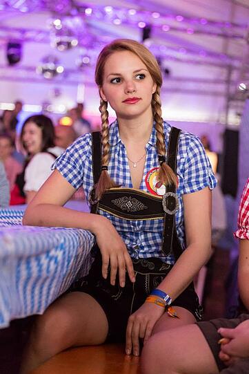 Dirndl und Lederhosen am kroatischen Strand: Bilder von der wilden Springbreak Wiesn-Party zum Durchklicken!
