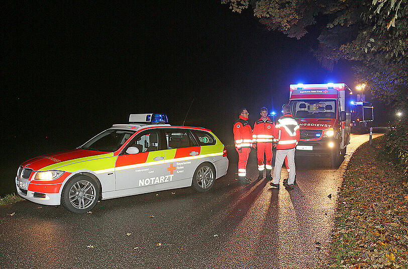 Nach dem Zusammenstoß wurde der 21-Jährige in seinem Audi-Wrack eingeklemmt. Er starb noch am Unfallort. Die Bilder vom Unfall.