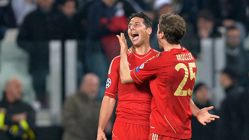 Stürmten einst zusammen für den FC Bayern: Claudi Pizarro (l.) und Thomas Müller.