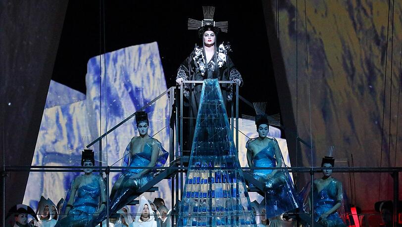 Anna Netrebko und Yusif Eyvazov in Puccinis "Turandot" im Nationaltheater. Anna Netrebko und Yusif Eyvazov in Puccinis "Turandot" im Nationaltheater.