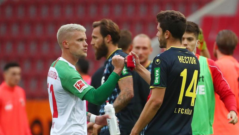 Philipp Max (l) vom FC Augsburg und Jonas Hector vom 1. FC Köln nach dem Spiel. Foto: Michael Dalder/Reuters-Pool/dpa Philipp Max (l) vom FC Augsburg und Jonas Hector vom 1. FC Köln nach dem Spiel. Foto: Michael Dalder/Reuters-Pool/dpa