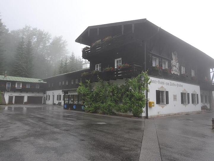 Das Hotel "Zum Türken" oberhalb von Berchtesgaden. Foto: Peter Kneffel/dpa