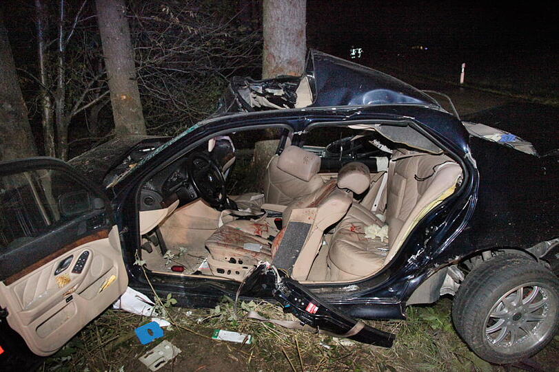 Unfall bei Vilsbiburg: Horror-Crash: Freunde trauern um die Toten - Bayern - Abendzeitung München