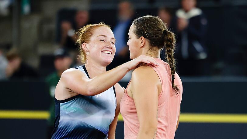 Jule Niemeier (r) setzte sich in drei Sätzen gegen Ella Seidel durch.