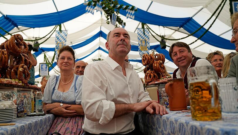 Hubert Aiwanger im Bierzelt-Wahlkampf.