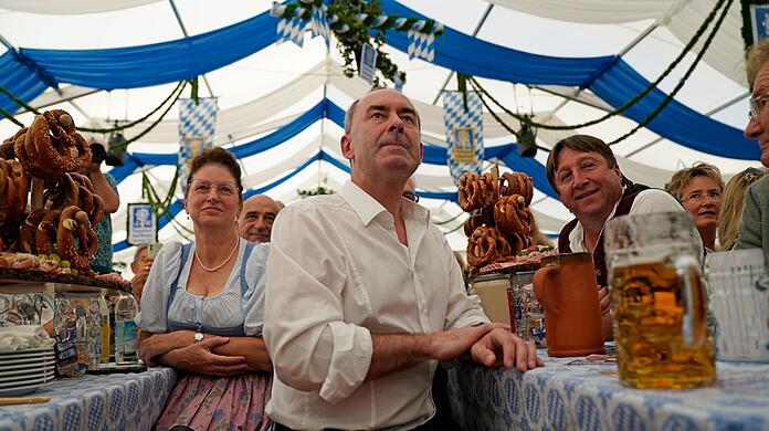 Hubert Aiwanger im Bierzelt-Wahlkampf.