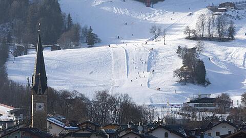 In unter zwei Stunden sind Münchner von der Stadt im Bergparadies rund um Kitzbühel. Viele schätzen auch den Luxusaspekt der Urlaubsregion.