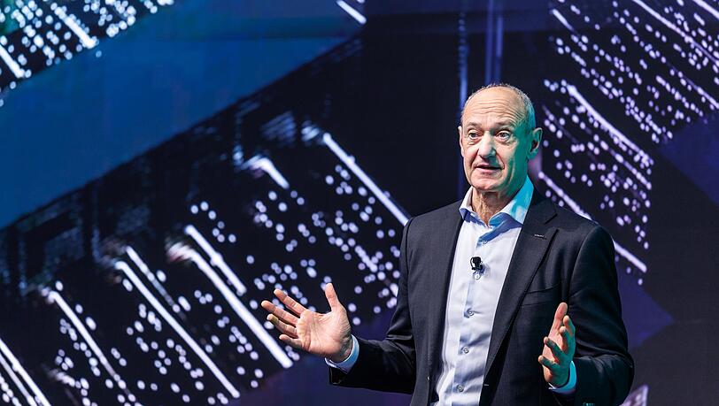 Siemens hat unter Konzernchef Roland Busch das dritte Jahr in Folge mit einem Rekordgewinn beendet. Siemens hat unter Konzernchef Roland Busch das dritte Jahr in Folge mit einem Rekordgewinn beendet.