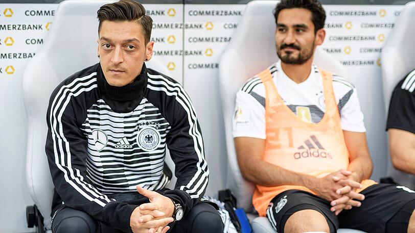 Umstritten: Mesut Özil (li.) und Ilkay Gündogan bei der deutschen Nationalmannschaft.