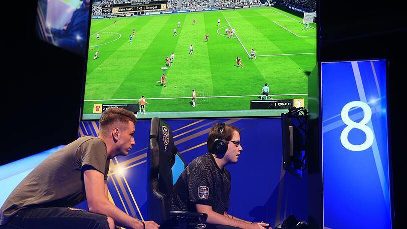 Volle Konzentration beim FIFA eWorld Cup Grand Final 2018 in London. Auch die DFL will nun einen E-Sport-Wettbewerb ins Leben rufen.