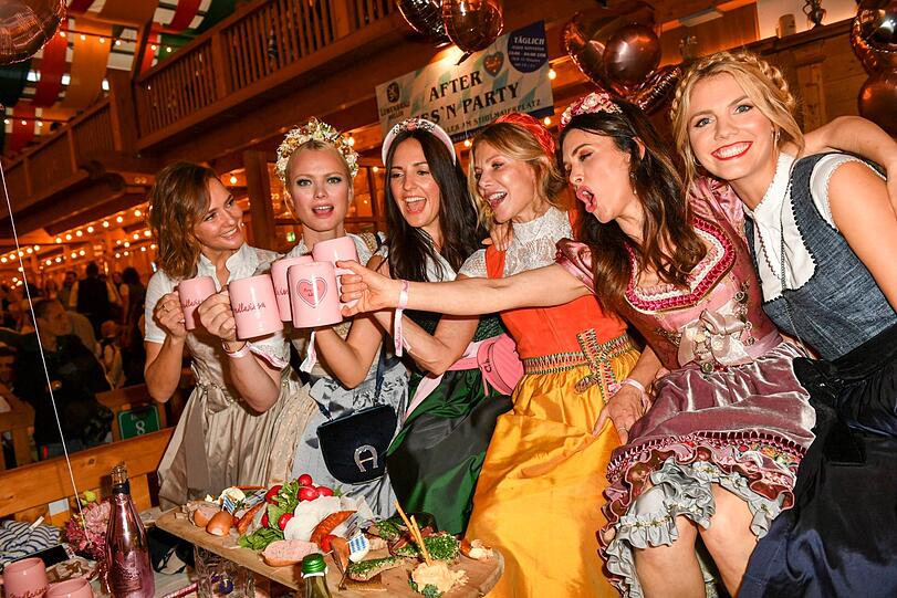 Judith Dommermuth, Franziska Knuppe, Johanna Klum, Ursula Karven, Viktoria Lauterbach und Viviane Geppert