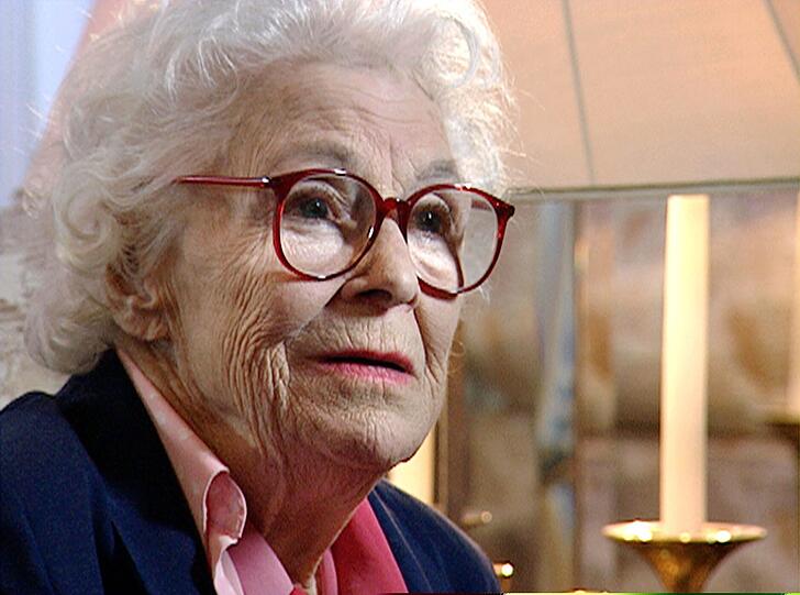 2000: Ein Jahr vor ihrem Tod spricht Vera Brühne im Alter von 90 Jahren für eine Dokumentation der "Repro: WDR" über ihren Fall.