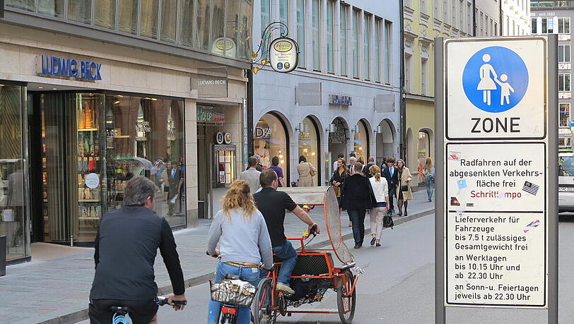Ein gefährlicher Radl-Parkplatz am Marienplatz. Ein gefährlicher Radl-Parkplatz am Marienplatz.