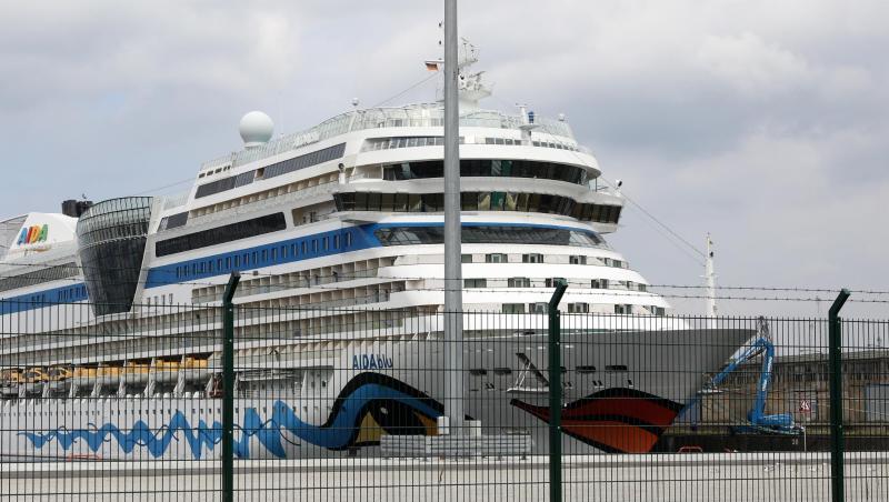 Die "AIDAblu" im Seehafen Rostock. Die "AIDAblu" im Seehafen Rostock.