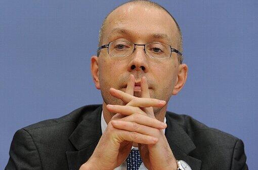 Staatsekretär Jörg Asmussen: Von der Rente mit 63 profitieren zu drei Viertel Männer - nur ein Viertel der Frührentner sind Frauen.