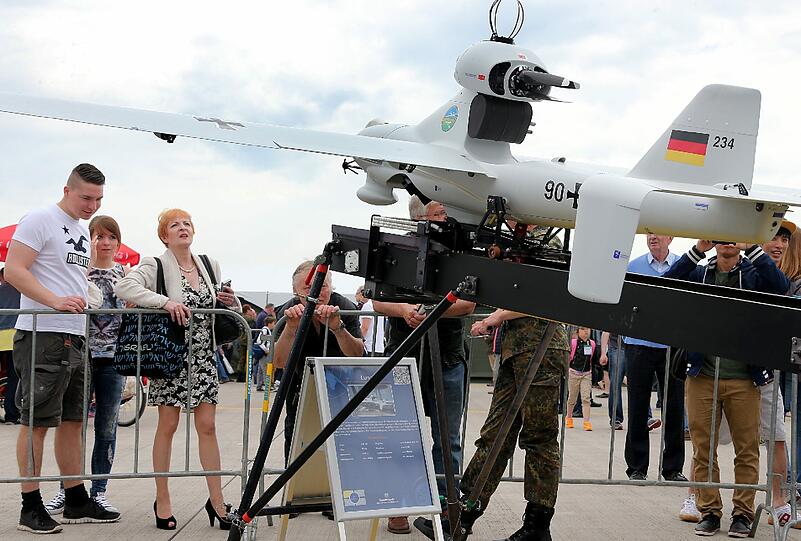 Bei der Internationalen Luft - und Raumfahrtausstellung in Berlin werden rund 230.000 Besucher erwartet.