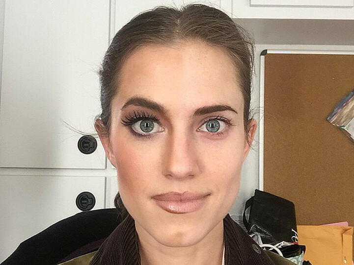 Allison Williams zeigt vorher und nachher in einem Bild