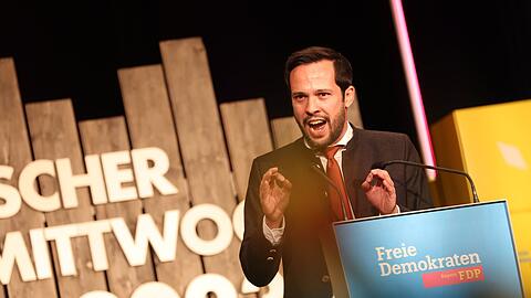 Martin Hagen, FDP Vorsitzender in Bayern, spricht beim Politischen Aschermittwoch der FDP in der Stadthalle Dingolfing.