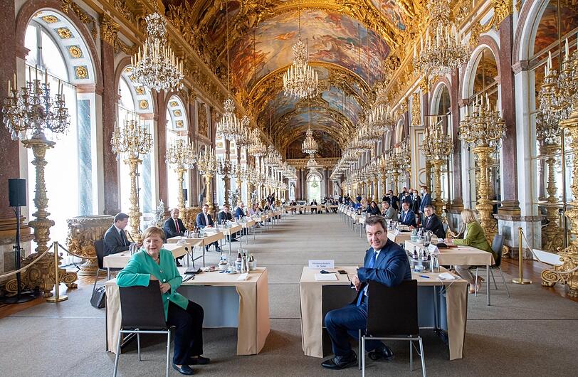 Die Spiegelgalerie im Schloss Herrenchiemsee hier konzertfrei.