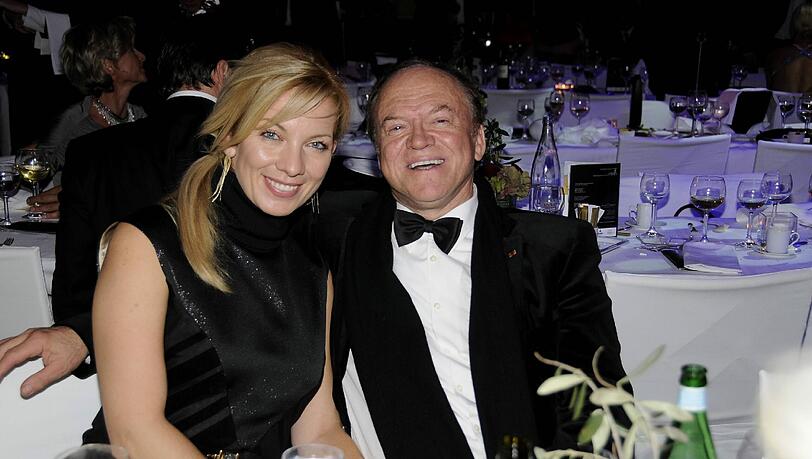 Er hat bereits das Hochzeitsmahl getestet, sie ist ziemlich nervös: Heinz Winkler und seine Frau Denise. Er hat bereits das Hochzeitsmahl getestet, sie ist ziemlich nervös: Heinz Winkler und seine Frau Denise.