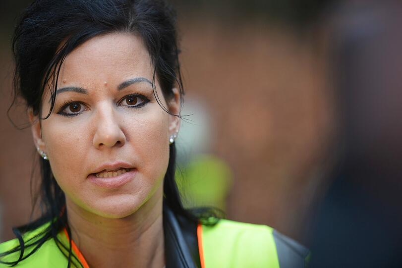 Anne Höfer, Pressesprecherin der Polizei Oberfranken, informiert über den Flugzeugabsturz.