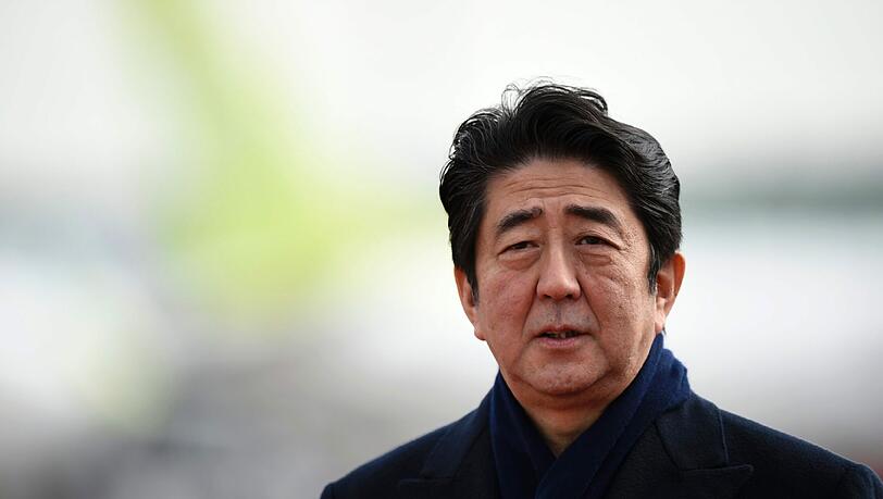 Japans Ministerpräsident Shinzo Abe sieht den geplanten Raketentest Nordkoreas kritisch. "Schwerwiegender Akt der Provokation". Japans Ministerpräsident Shinzo Abe sieht den geplanten Raketentest Nordkoreas kritisch. "Schwerwiegender Akt der Provokation".