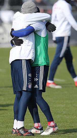 Fette Umarmung: David Alaba und Arjen Robben.