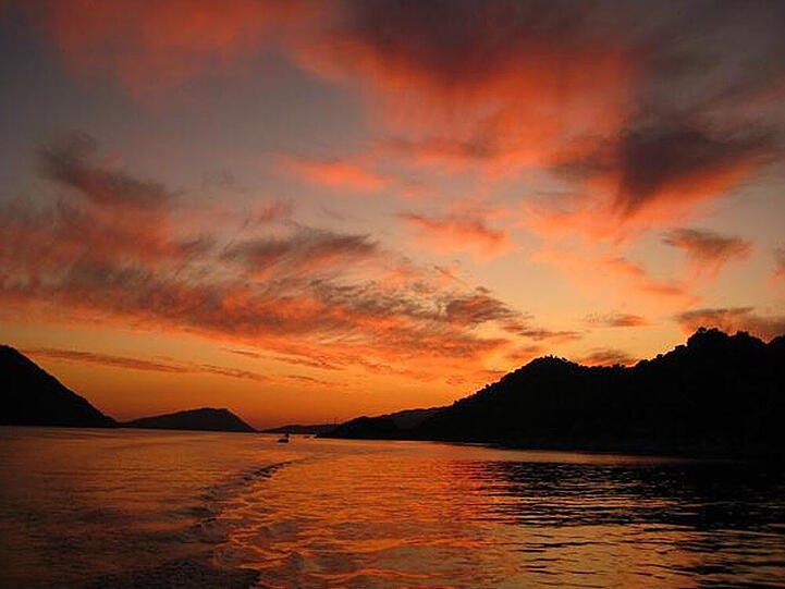 Segeltörn in den Sonnenuntergang