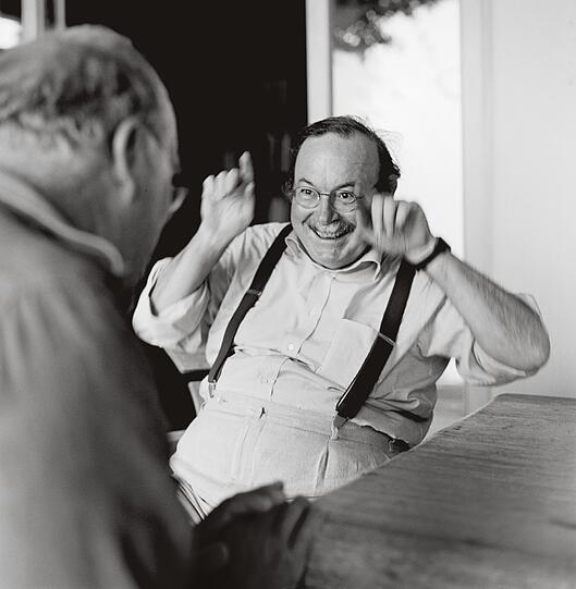 Der Fotograf Peter Lindbergh (links) im Gespräch mit seinem Verleger Lothar Schirmer.