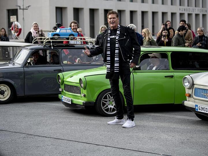 David Hasselhoff auf der Rathausbrücke in Berlin.