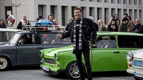 David Hasselhoff auf der Rathausbrücke in Berlin.