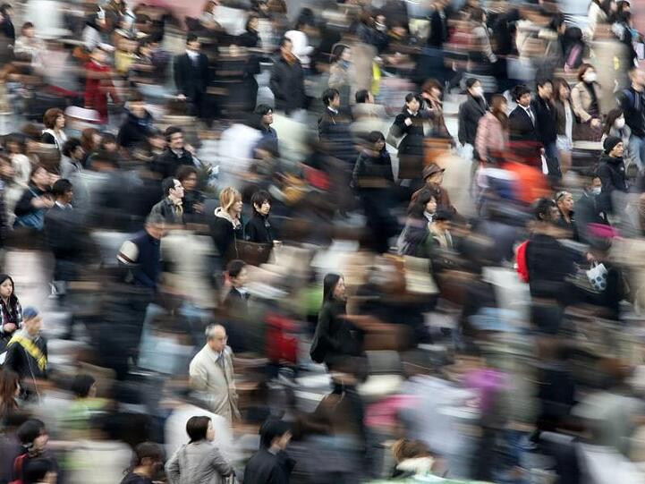 Voraussichtlich im Jahr 2023 leben acht Milliarden Menschen auf der Erde.