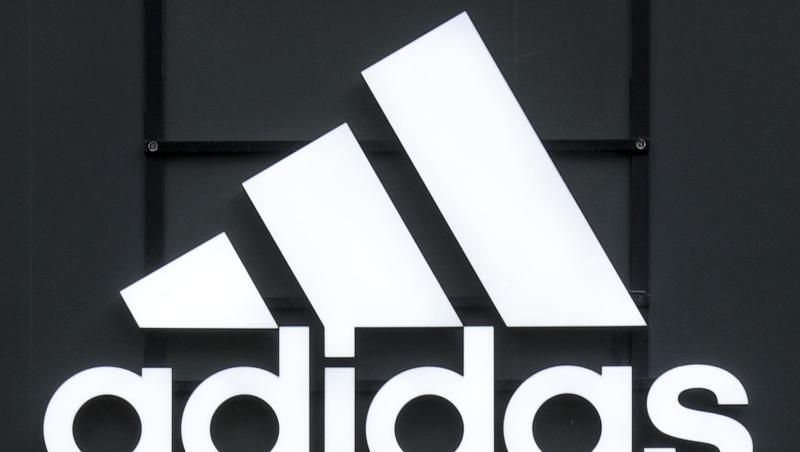Das Logo des Sportartikelherstellers adidas.