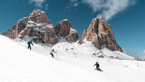 Das Val di Fassa ist mit 210 km Pisten und 80 Skiliften und f&uuml;nf ausgezeichneten Skischulen pure Magie f&uuml;r Gro&szlig; und Klein.