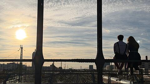 Auch auf der M&uuml;nchner Hackerbr&uuml;cke d&uuml;rften am Wochenende viele wieder milde Temperaturen genie&szlig;en. (Archivbild)
