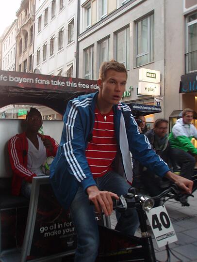 David Alaba und Holger Badstuber machen bei einem Videodreh München unsicher.