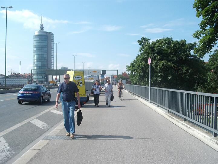 Viele Berufstätige steckten im Verkehrschaos fest und kamen zu spät zur Arbeit.
