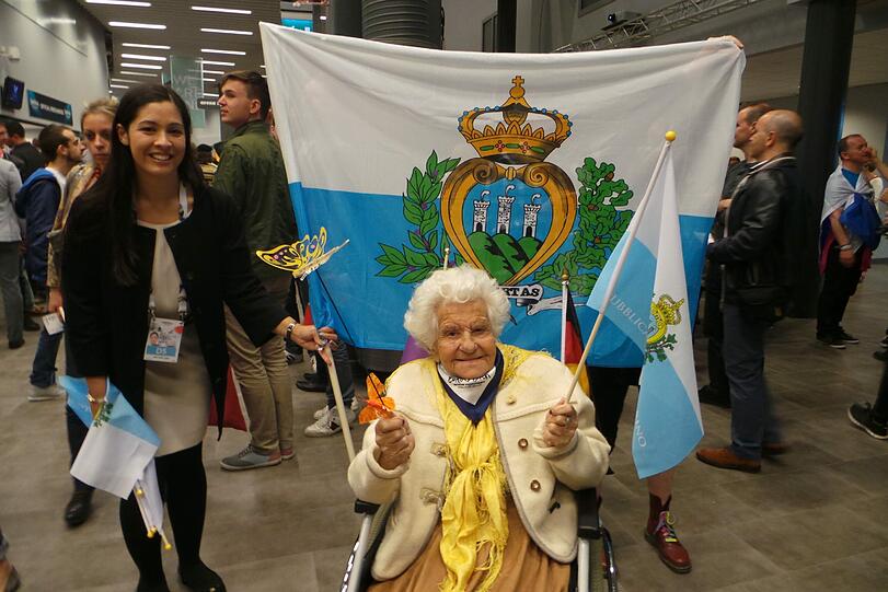 San Marino sichert sich sofort die Unterstützung der 103-Jährigen.