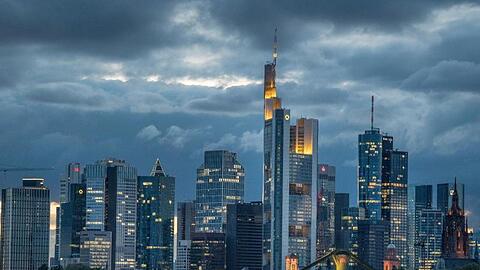 Im Zusammenhang mit "Cum-Ex"-Geschäften durchsucht die Polizei Büros des Bankenverbands in Frankfurt und Berlin.