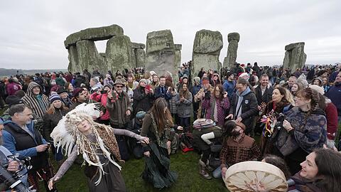 Jahr f&uuml;r Jahr wird am Monument Stonehenge die Wintersonnenwende gefeiert.