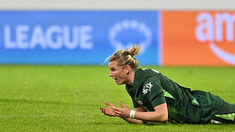 Die Meisterschaft ist f&uuml;r Wolfsburgs St&uuml;rmerin Alexandra Popp nach dem Remis gegen Essen weit entfernt. (Archivbild)