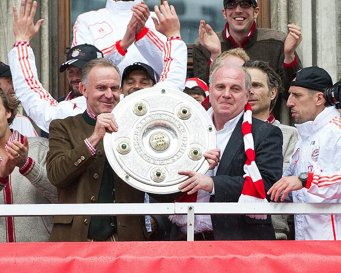"Mia san Triple". Die Bilder von der Bayern-Siegesfeier am Sonntag.
