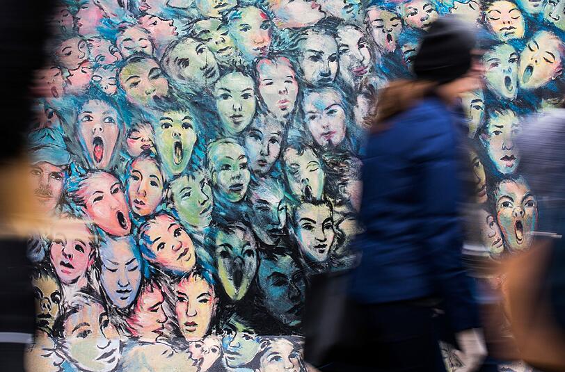 Graffiti an der East Side Gallery in Berlin. Foto: Sophia Kembowski/Illustration