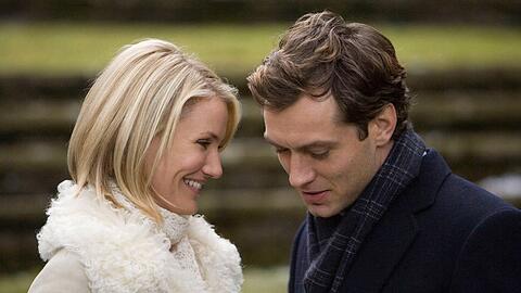 Weihnachtliche Romantik: Cameron Diaz und Jude Law in "Liebe braucht keine Ferien".
