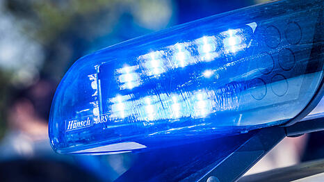Trotz einer Sofortfahndung kann die Polizei im Dunkeln keinen Verd&auml;chtigen ausfindig machen.