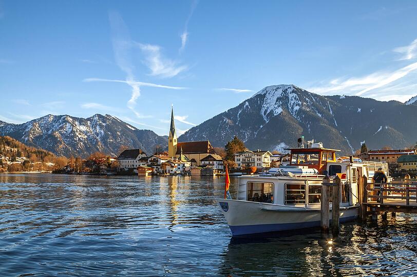 Ein Blick auf das malerische Rottach-Egern am Tegernsee. Ein Blick auf das malerische Rottach-Egern am Tegernsee.