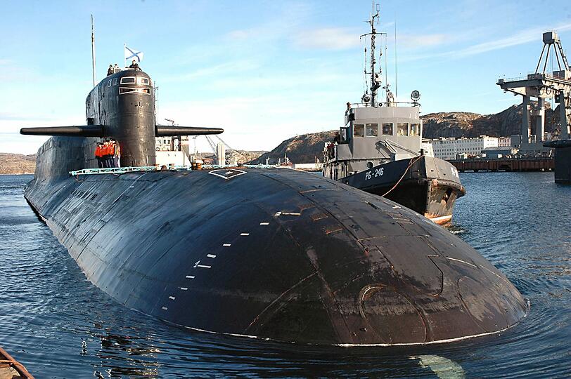 Brandvorfall 2011: Bei der Reparatur am U-Boot "Jekaterinburg" hat ein Feuer den Rumpf des Kriegsschiffes in Brand gesetzt.