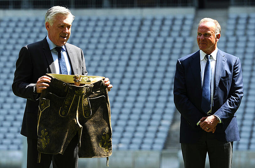 Der zuagroaste Bayer Rummenigge (r.) wird mit Sicherheit den einen odert anderen Lederhosen-Tipp für Ancelotti haben.