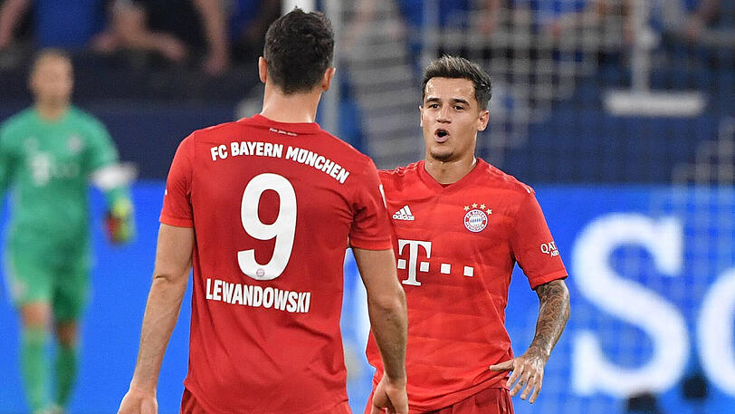 Beeindruckt: Philippe Coutinho (rechts) feiert mit Bayern-Torjäger Robert Lewandowski.